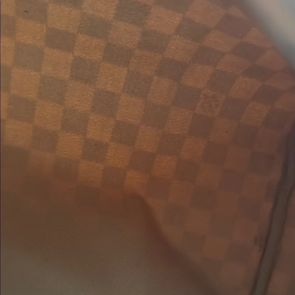 Louis Vuitton Checkered Handbag - White and Tan great condition!!! - Picture 5 of 5